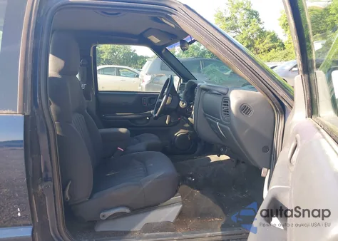 2003 Chevrolet S-10 Ls from USA, damaged, VIN 1GCCS19X838120793